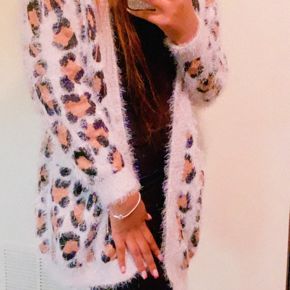 SOLD 🚫 Fuzzy Leopard Cardigan